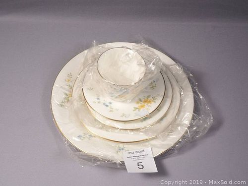 Lot #0005 (1 of 8)