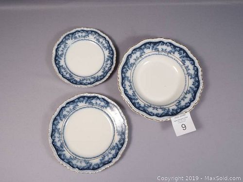 Lot #0009 (1 of 4)