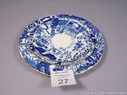 Lot #0027 (1 of 4)