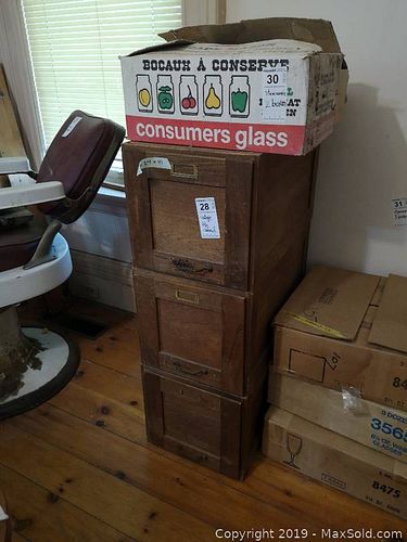 Lot #0028 (1 of 5)