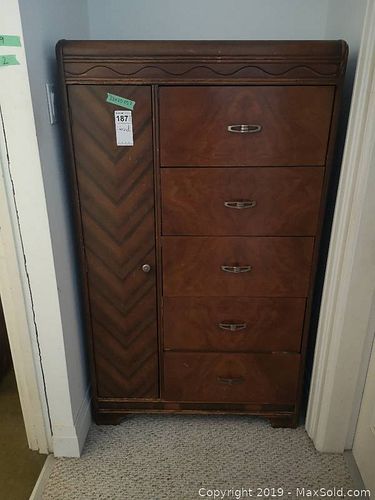 Lot #0187 (1 of 7)