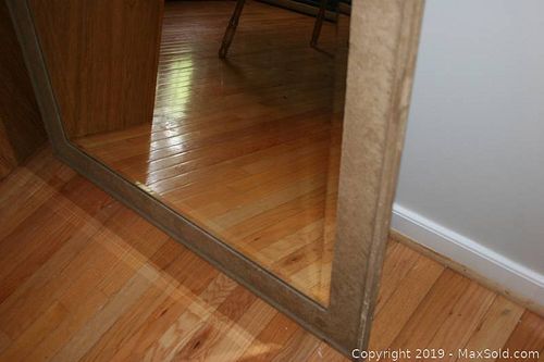 Lot #0572 (1 of 4)