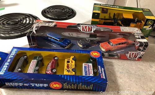 Lot #0211 (1 of 14)