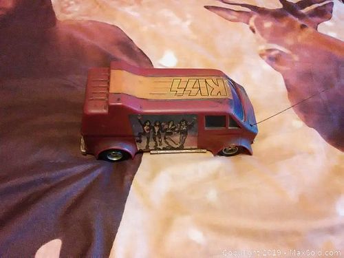 Lot #0032 (1 of 5)