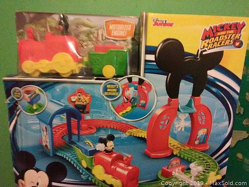 Lot #0047 (1 of 4)