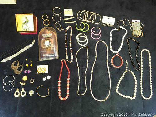 Lot #0041 (1 of 8)