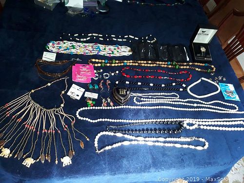 Lot #0043 (1 of 8)