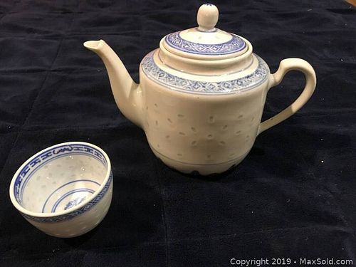 Lot #0107 (1 of 12)