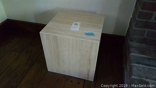 Lot #0030 (1 of 8)