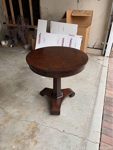 Lot #0009 (1 of 4)
