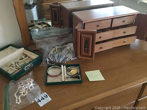 Lot #0449 (1 of 18)