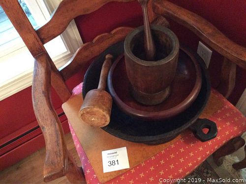 Lot #0381 (1 of 3)