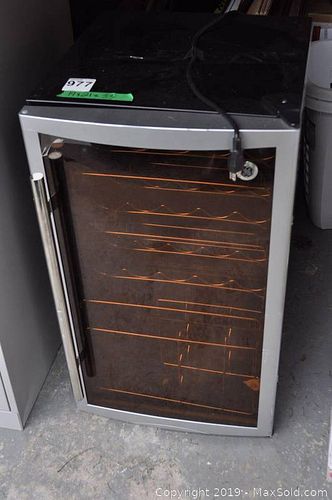 Lot #0977 (1 of 8)