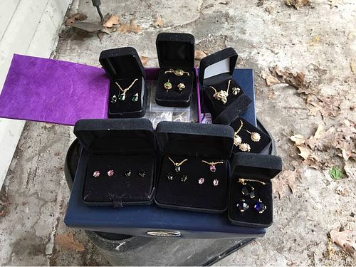 Lot #0332 (1 of 10)