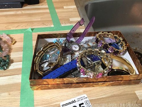 Lot #0335 (1 of 10)