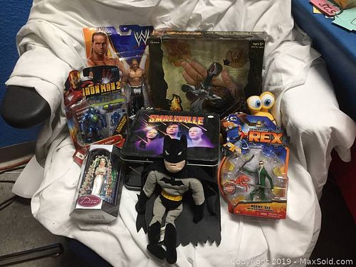Lot #0024 (1 of 9)