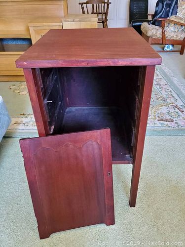 Lot #0021 (1 of 8)
