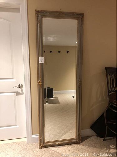 Lot #0050 (1 of 4)