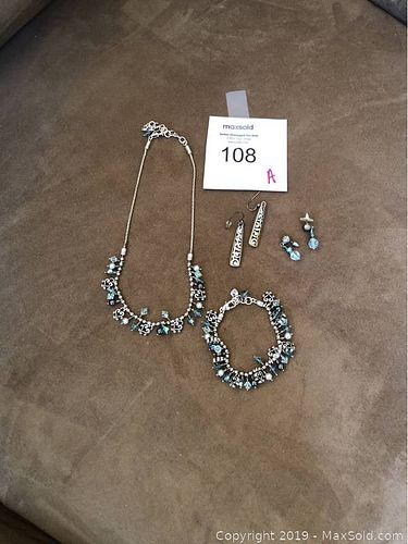 Lot #0108 (1 of 4)