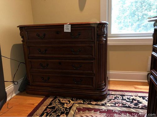 Lot #0125 (1 of 4)