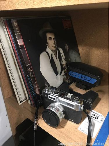 Lot #0028 (1 of 11)