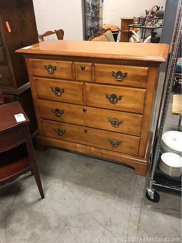 Lot #0039 (1 of 11)