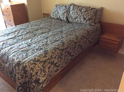 Lot #0319 (1 of 9)
