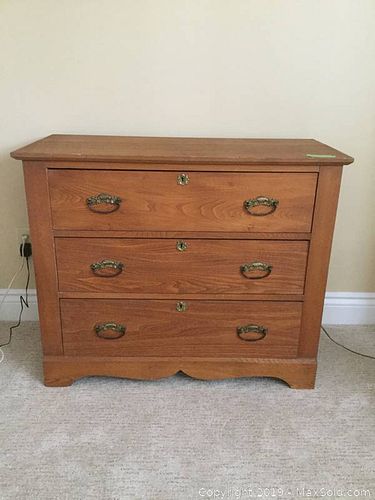 Lot #0069 (1 of 8)