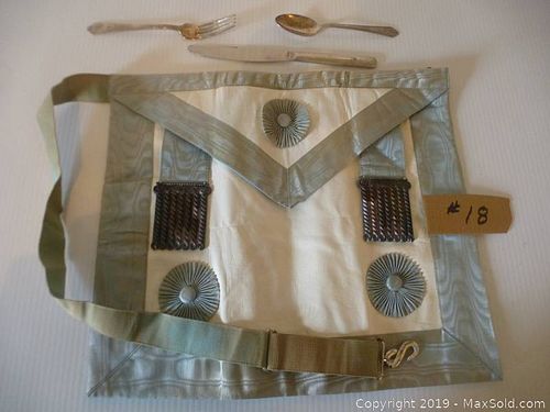 Lot #0018 (1 of 3)