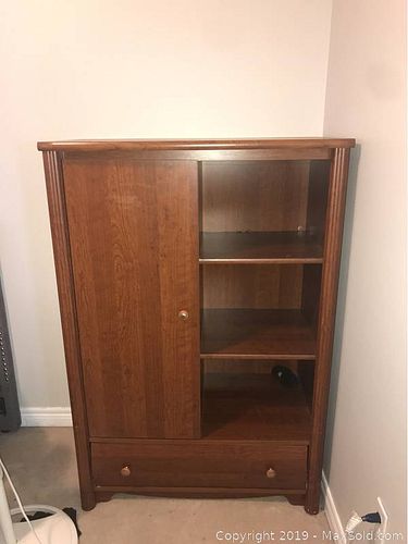 Lot #0022 (1 of 2)