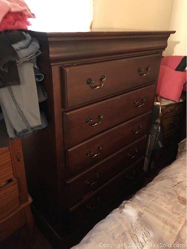 Lot #0735 (1 of 16)