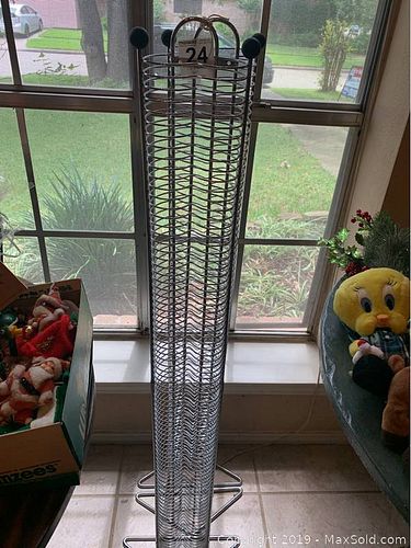 Lot #0024 (1 of 4)