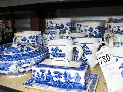 Lot #0780 (1 of 8)