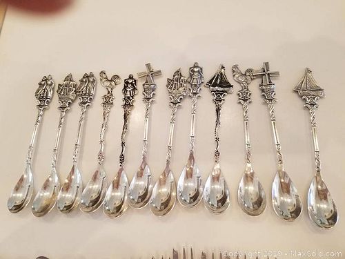 Lot #0699 (1 of 4)