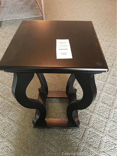 Lot #0009 (1 of 4)