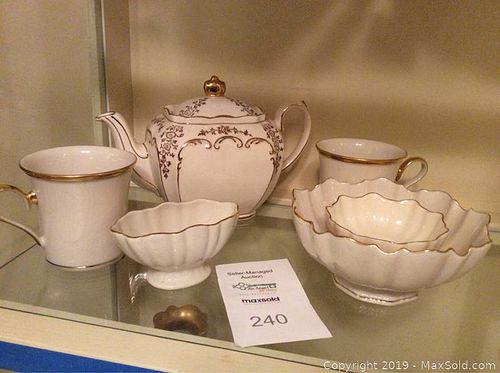Lot #0240 (1 of 4)