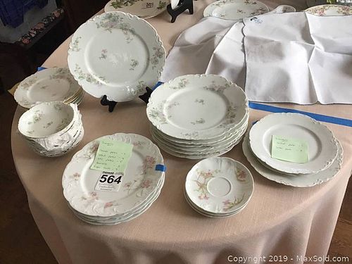 Lot #0564 (1 of 17)