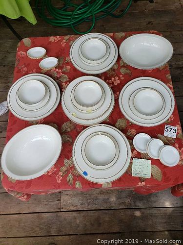 Lot #0573 (1 of 9)