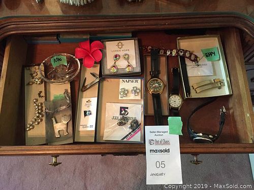 Lot #0005 (1 of 15)