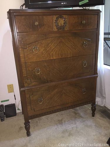 Lot #0052 (1 of 10)