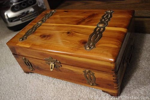 Lot #0743 (1 of 14)