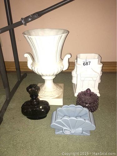 Lot #0687 (1 of 9)