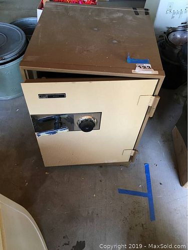 Lot #0123 (1 of 8)