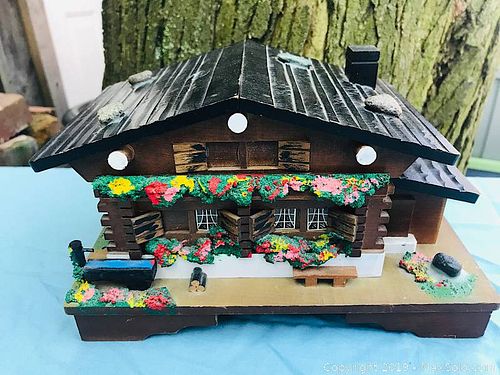Lot #0109 (1 of 7)