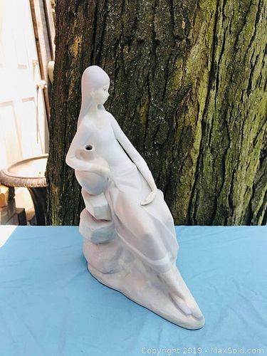 Lot #0132 (1 of 7)