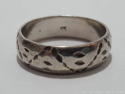 Lot #0015 (1 of 13)