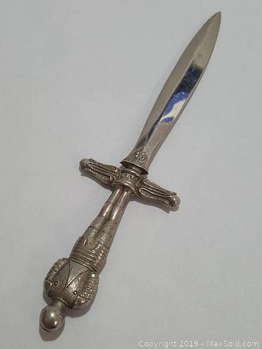 Lot #0032 (1 of 14)