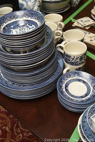 Lot #0689 (1 of 12)
