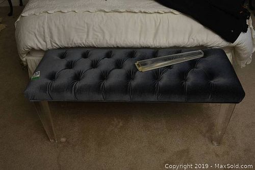 Lot #0732 (1 of 8)