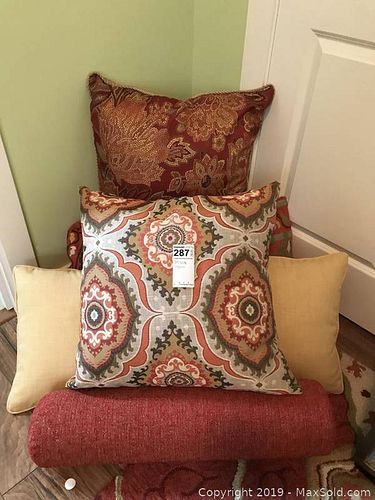 Lot #0287 (1 of 8)